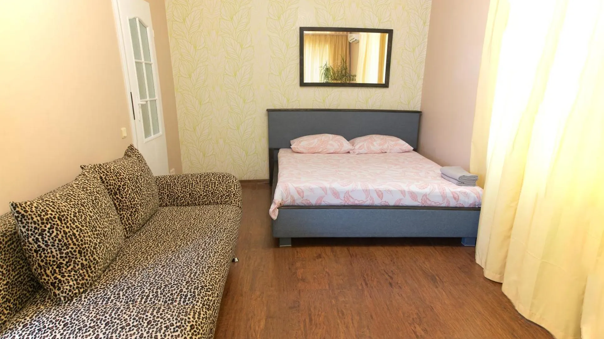 Kyiv Apartment On Derevlyanskaya Street Close To The Downtown 0*,
